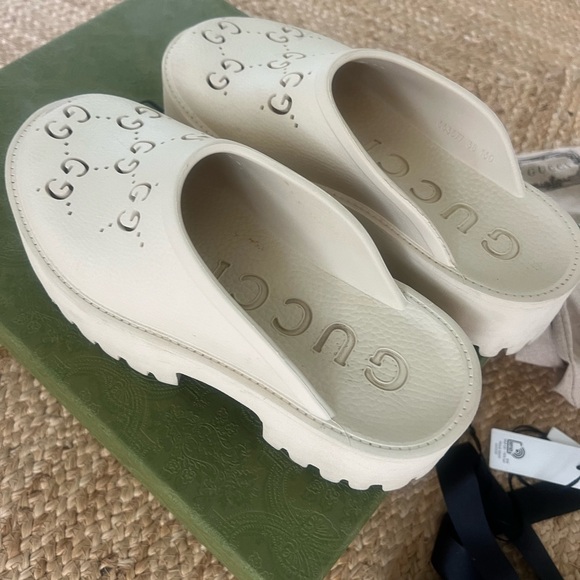 Authentic Cream Clogs - Picture 6 of 7
